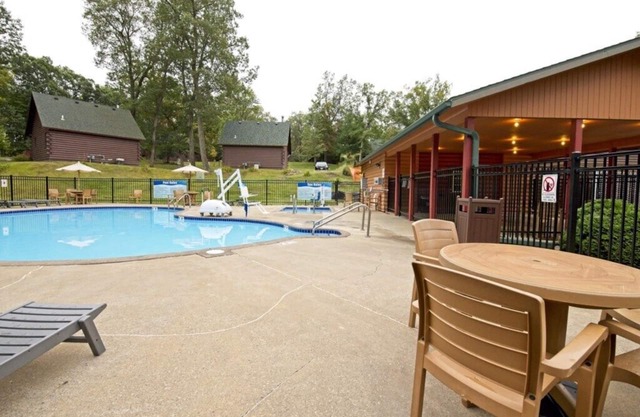 Christmas Mountain Village - Wisconsin Dells - 2 Bedroom Cottage