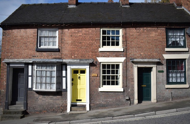 CHURCH VIEW COTTAGE, pet friendly, with a garden in Ashbourne