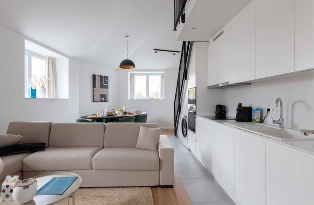 Churchill VI - Three Bedroom Apartment, Sleeps 8