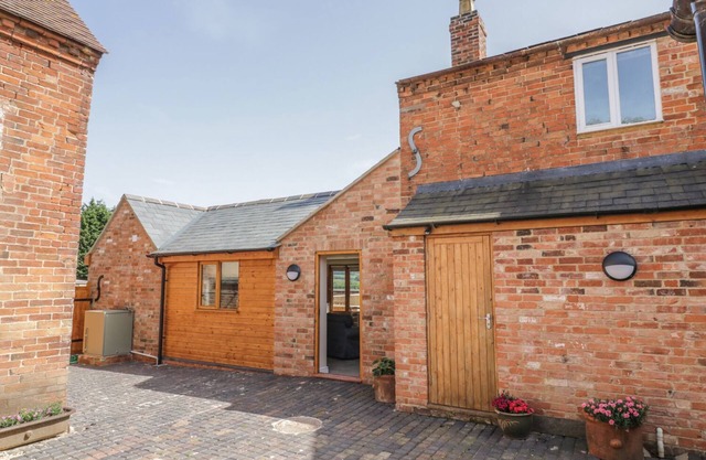 CIDER COTTAGE, romantic, with a garden in Clifford Chambers