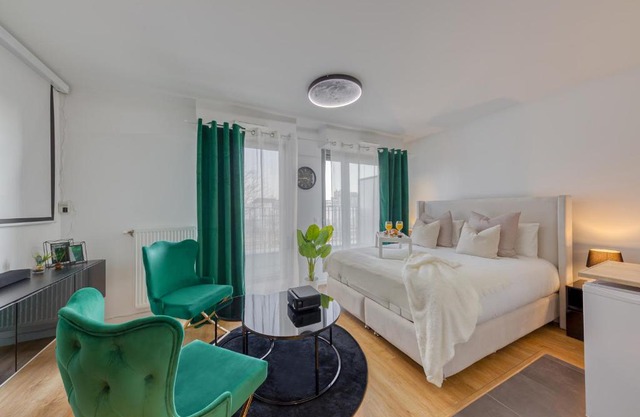 Cinéma Moon Luxury - Gare 3min - Proche Paris