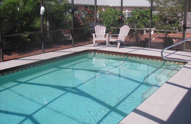 Circle Drive Venice Island Pool Home a Short Walk To Your Own Private Beach!