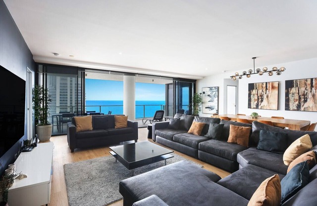 Circle onCavill SubPenthouse 4BRM Lv52 Ocean View!