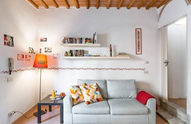 Cisanello Rock Apartment with Patio and Barbecue