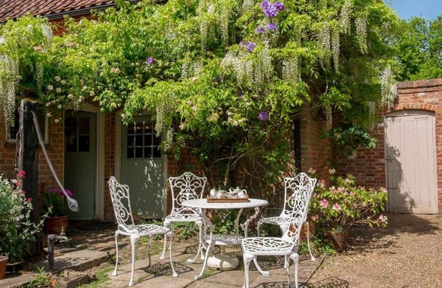 Cissys Cottage in a Nature Reserve, 7 minutes from Aldeburgh seafront