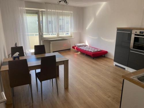 City Apartment Göppingen - Neu Renoviert & Voll Ausgestattet, Moderne Wohnung mit Küche & Balkon