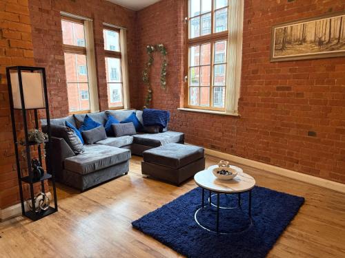 City Centre 2-Bed, 2 Balconies, 65 Inch TV, Free Parking, Coffee Machine, Netflix