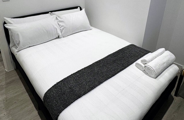 City Centre 2 Bedroom Flat- Sleeps 6