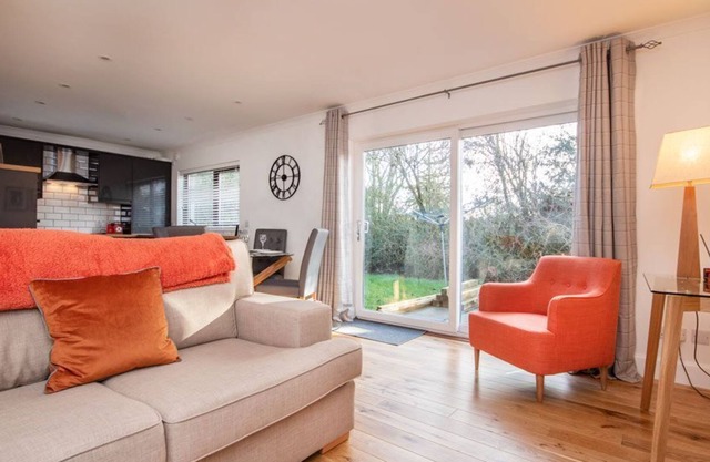 City centre, 2-bedroom dog-friendly apartment