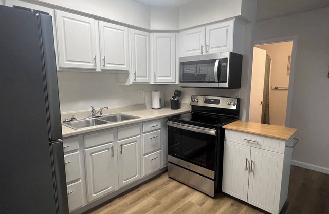 City Comfort: Unit 2 Near Hospitalnn
