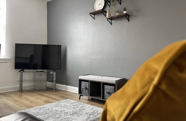 City Escape - Charming 2-Bed House