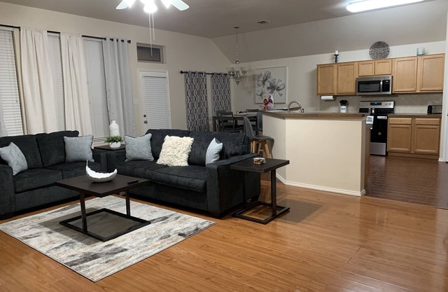 City home in the middle of the DFW entertainment