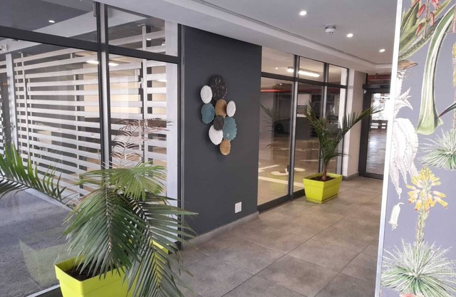 City Stay, 2 bed 2 bath, free parking and wifi