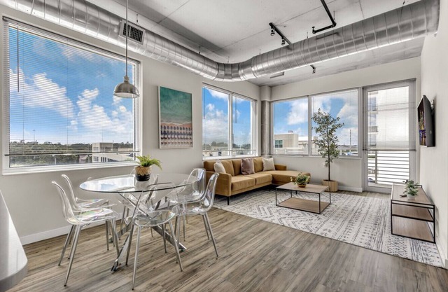 City Vibes 2BR | Walk Everywhere in DWNTN St. Pete