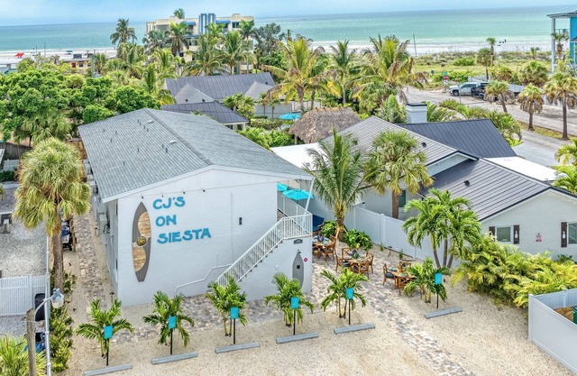 CJs - Pet Friendly, Located in Siesta Key Village, Steps to Siesta Key Beach!