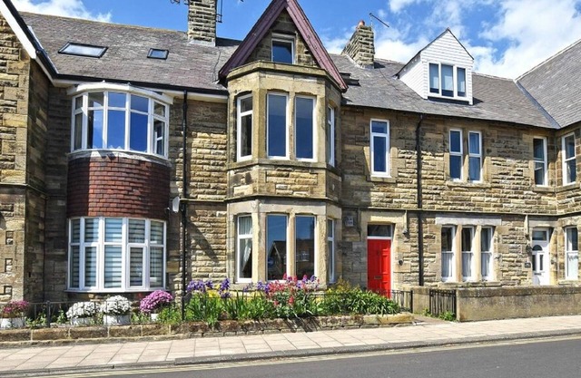 CLAREMOUNT, pet friendly, country holiday cottage in Alnmouth