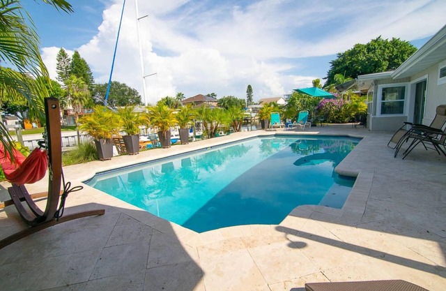 Classic Florida ranch, waterfront, heated pool & kayaks - no hurricane damage