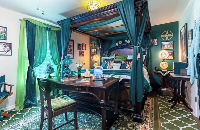 CLASSIC MOVIE/MUSIC THEMED SELF-SERVE BnB, A PERFECT FIT FOR FAMILIES & FRIENDS!