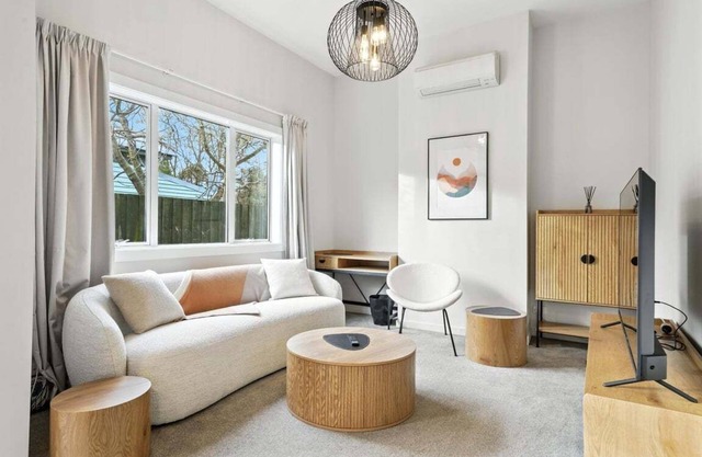 Classic Villa with Parking & Modern Comforts - Albemarle Villa