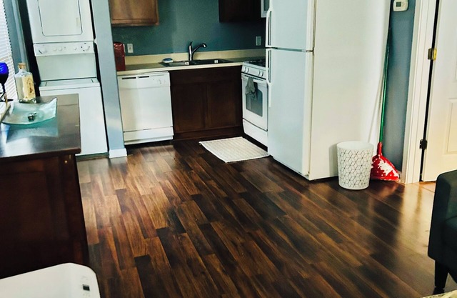 Clean 1-bedroom apartment with WiFi, AC in welcoming San Marcos