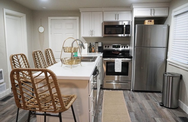 Clean and Cozy Midcentury Modern Nampa Home