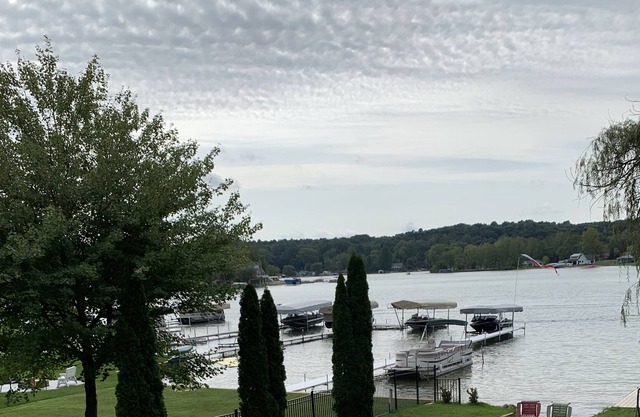 Clean, beautiful lake getaway for the family