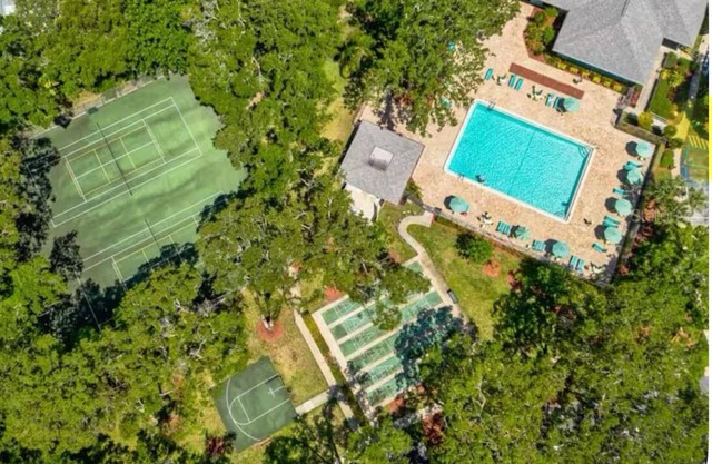 Clean, Cozy & Costal, 10 Min to Beach, Pool, Sauna