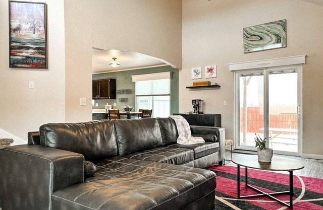 Clean Family-Friendly 3BR 10 min from Peterson SFB