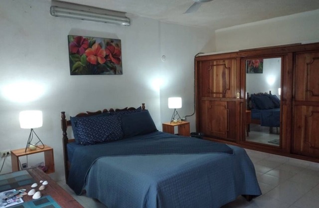 Clean Privet Bedroom/Bathroom -2 mins walk to the Beach