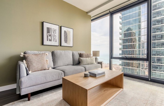 Clean South Loop 1BR, nr Museums, Grant Park & Football, by Blueground