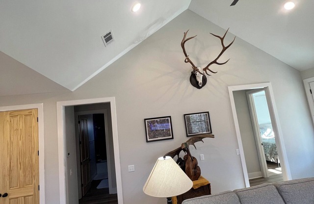 Clear Creek: Sardis Lake- 3 Bedroom Cabin
