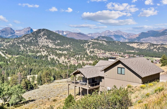 Clearview Luxury Home at Windcliff