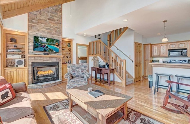 Cliffsider - Mountain House, Gated Resort, Indoor/Outdoor Pools and Hot Tub, Fitness Area, Fishin.