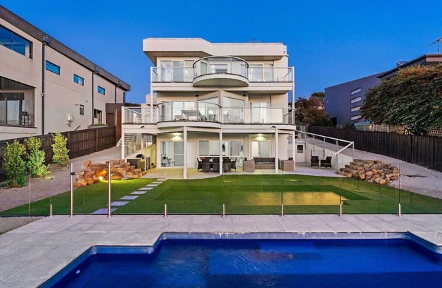 Clifftop Family Retreat | Views & Pool