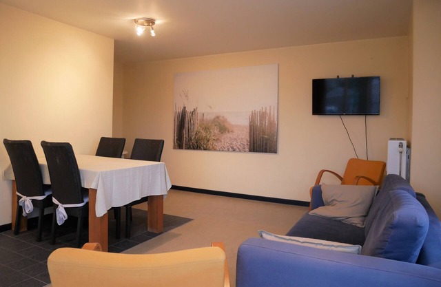 Clipper B2 - 2-bedroom apartment just steps from the sea