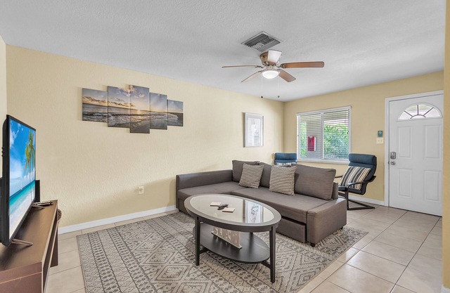 🏖️Close to Beach🌴Public Park Across the Street🐬Indian Oaks #15 - Sun and Fun