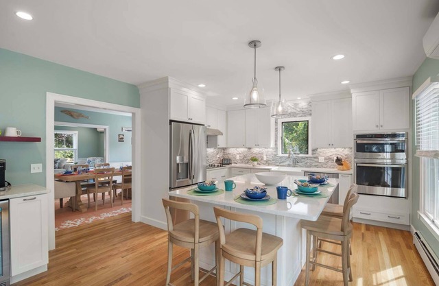 Close to Beach, Fire Pit, and Hot Tub!