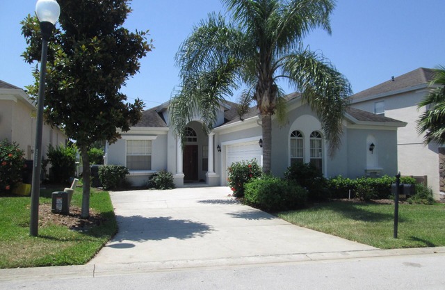 Close to Disney, Golf, Shopping. Private pool, spa, games room, south backyard