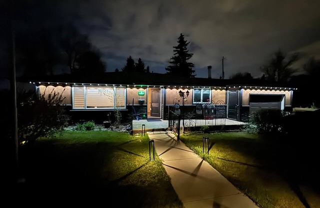 Close to DT- fully equipped Bungalow. Perfect for seniors, families, and peers.