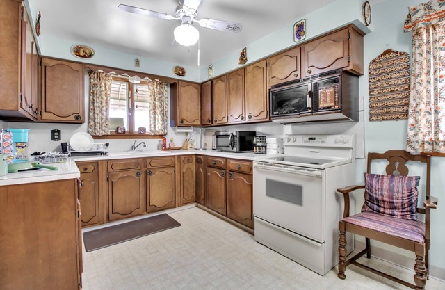 Close to Fall Charming 3-bedroom House with AC and WiFi in amazing Niagara Falls