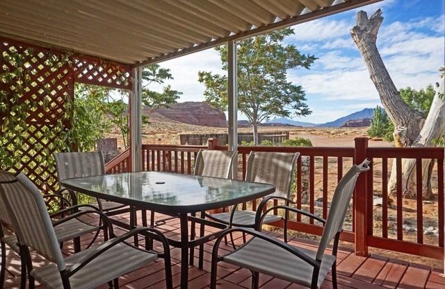 Close to Lake Powell & Bullfrog Marina with Air Conditioning + OHV Trails near home