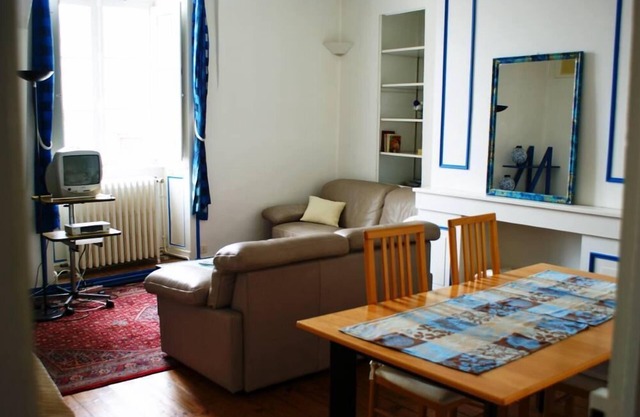 Close to the port, apartment intramural 4 people, 80 sqm
