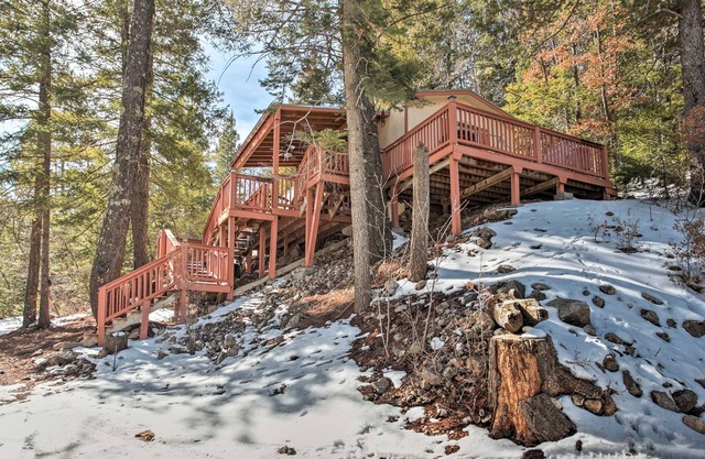 Cloudcroft Cabin w/Deck: Near Skiing & Fishing!