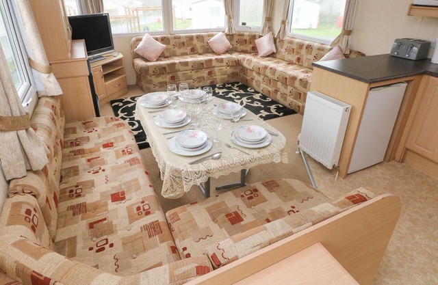 CLOVER, pet friendly, with a garden in Haverfordwest