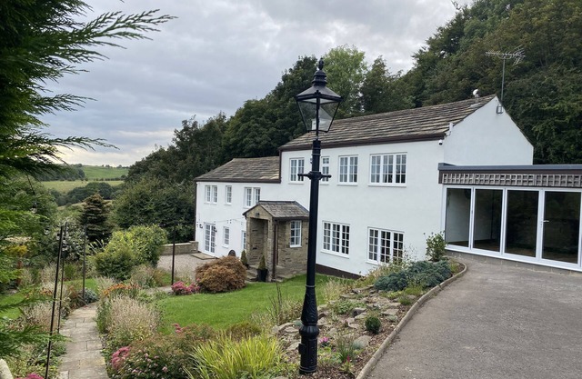 Coach House , 5.8 Acres with Hot Tub and Lake