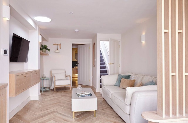 Coach House Totnes: Natural Luxe