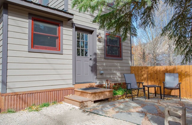 Coal Creek - Stunning 1 bedroom home less than a block from Elk Ave in Crested Butte