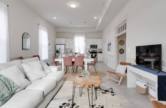 Coastal Charm and Convenience: Luxurious 5-Bedroom Just Steps From Downtown