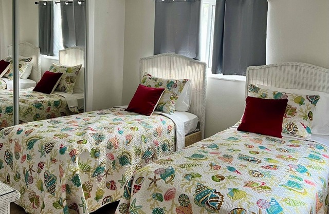 Coastal Comfort Meets Florida Fun – Your Siesta Key Escape Awaits!