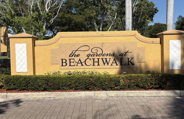 Coastal Escape: Spacious Condo Near Beaches & Shopping